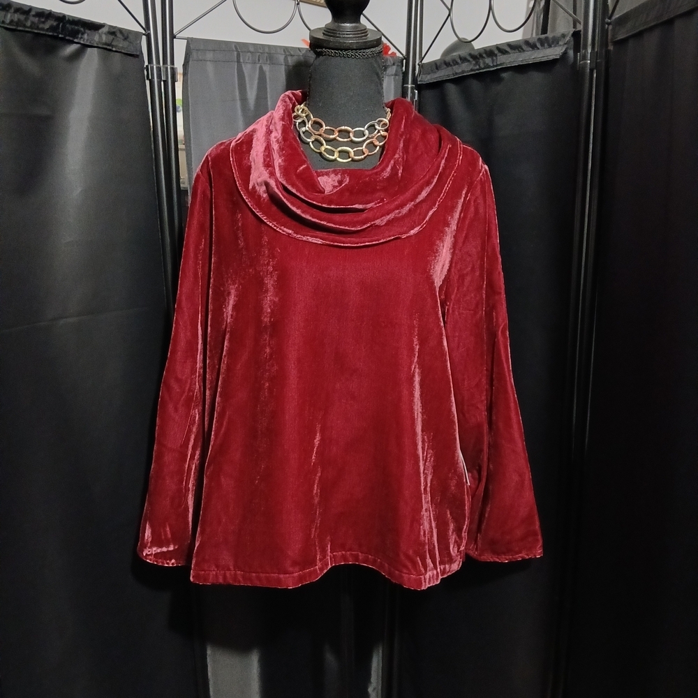 Habitat NWT Velvet Top in Deep Cranberry Women's Size M Velour Boho Crush Velvet